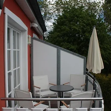 Glebbe 66 _ Hus Suennschien * Zingst