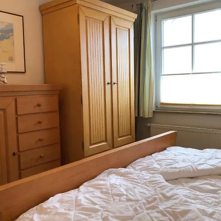Apartment Glebbe 66 _ Hus Suennschien