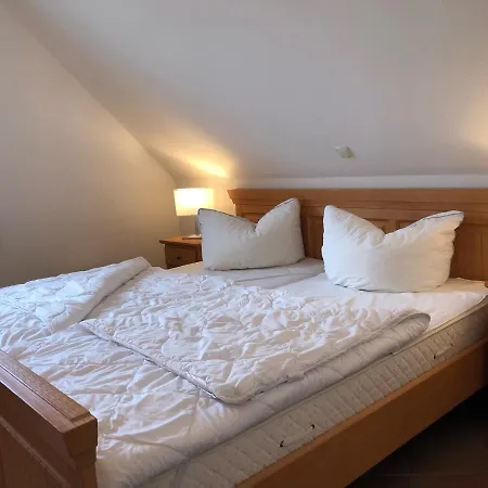 Glebbe 66 _ Hus Suennschien * Zingst